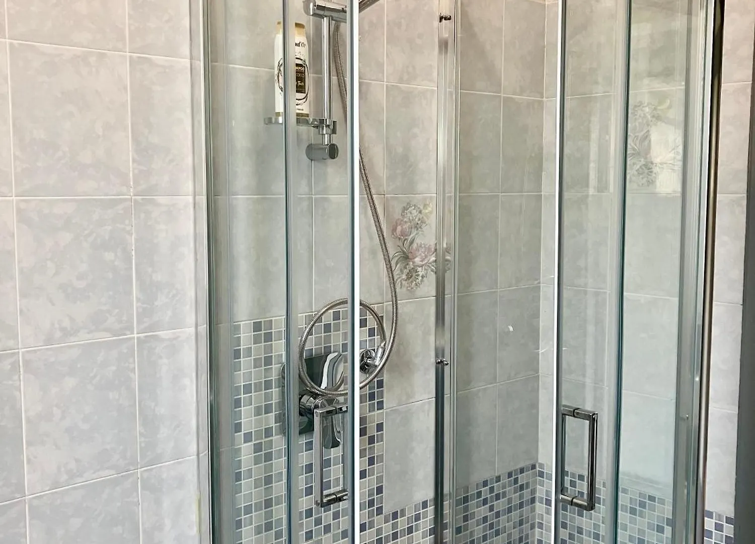 Cozy Apt In كومو شقة